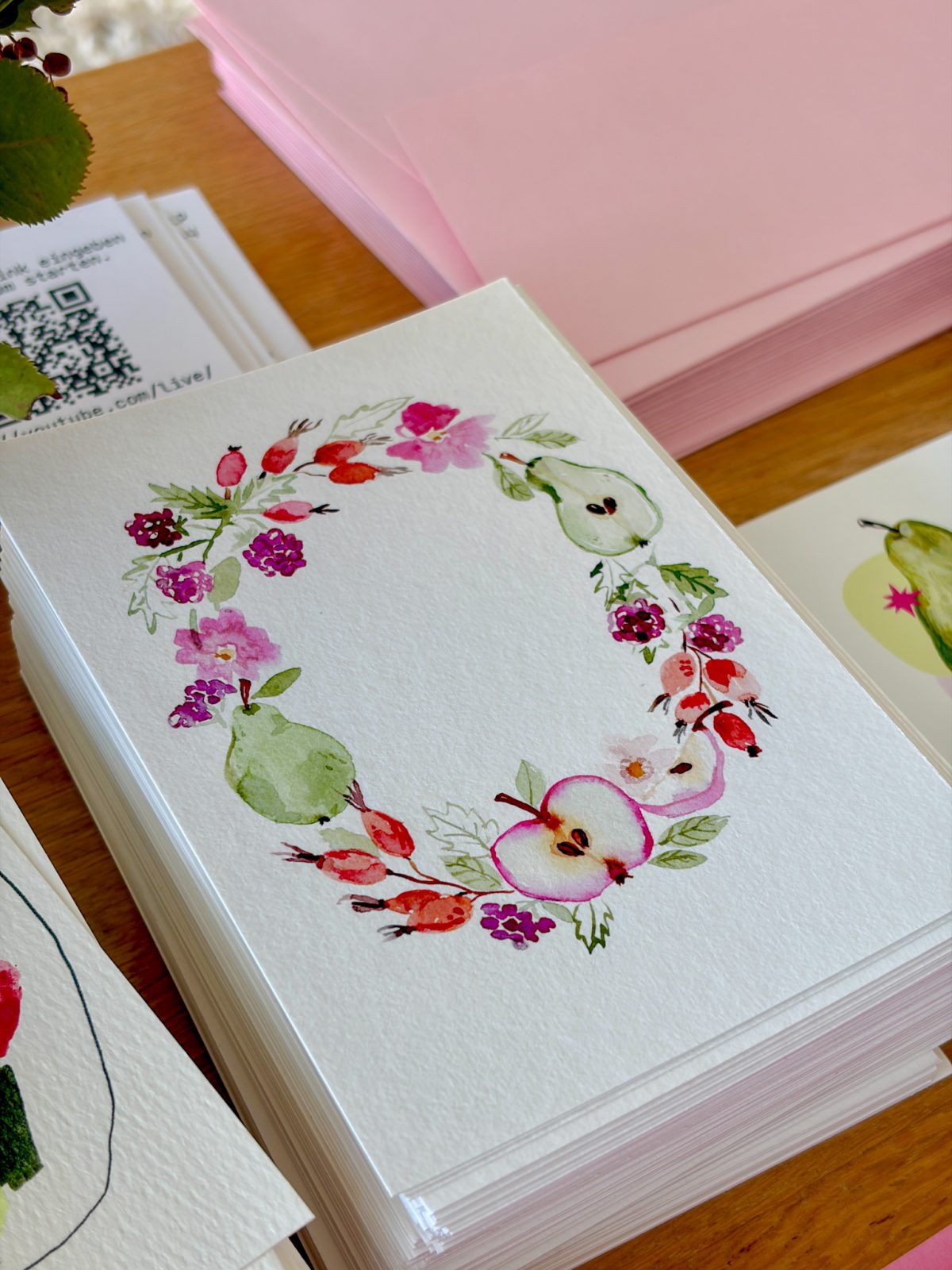 Aquarell-Illustration getrockneter Wiesenblumen auf Büttenpapier